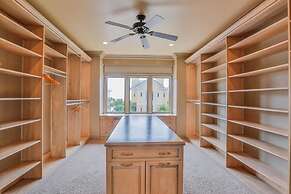 Casa Divina 5 Bedroom Holiday Home by Five Star Properties