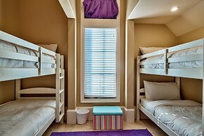 Casa Tuscany 6 Bedroom Holiday Home by Five Star Properties