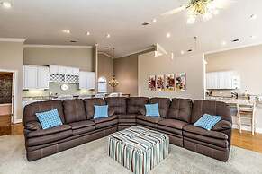 CORAL SHORES 5 Bedroom Holiday Home by Five Star Properties