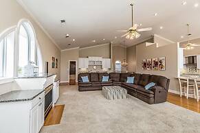 CORAL SHORES 5 Bedroom Holiday Home by Five Star Properties