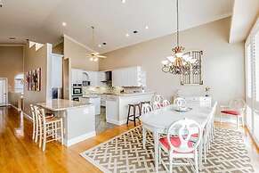 CORAL SHORES 5 Bedroom Holiday Home by Five Star Properties