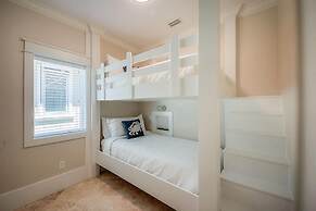 Costa Del Mar 5 Bedroom Holiday Home by Five Star Properties