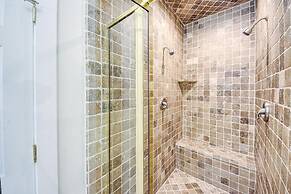 Costa Del Mar 5 Bedroom Holiday Home by Five Star Properties