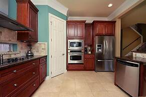 Dolce Vita 6 Bedroom Holiday Home by Five Star Properties