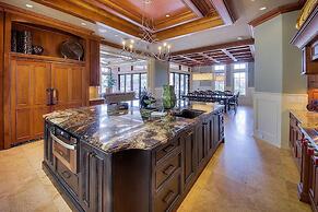 Gigglin Marlin 7 Bedroom Holiday Home by Five Star Properties