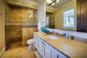 Gigglin Marlin 7 Bedroom Holiday Home by Five Star Properties