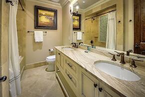 Gigglin Marlin 7 Bedroom Holiday Home by Five Star Properties