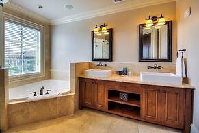 Gigglin Marlin 7 Bedroom Holiday Home by Five Star Properties