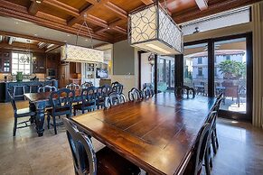 Gigglin Marlin 7 Bedroom Holiday Home by Five Star Properties