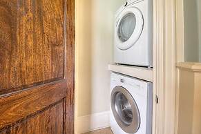 Gigglin Marlin 7 Bedroom Holiday Home by Five Star Properties