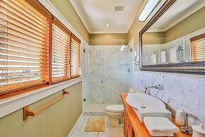 SUNSET AT MIRAMAR 5 Bedroom Holiday Home by Five Star Properties