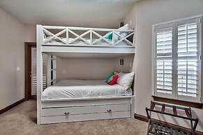 Tuscan Villa 5 Bedroom Holiday Home by Five Star Properties