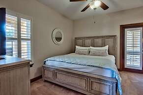 Tuscan Villa 5 Bedroom Holiday Home by Five Star Properties