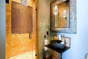 UTOPIA 2 Bedroom Holiday Home by Five Star Properties