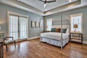 Villa Destiny 6 Bedroom Holiday Home by Five Star Properties