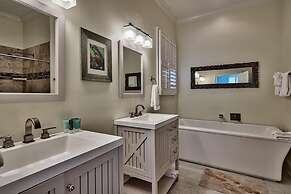 Honu Hale 5 Bedroom Holiday Home by Five Star Properties