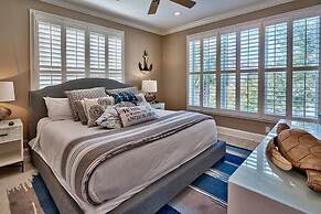 Honu Hale 5 Bedroom Holiday Home by Five Star Properties