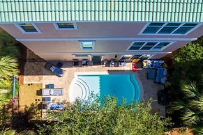 Honu Hale 5 Bedroom Holiday Home by Five Star Properties