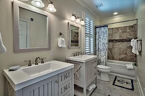 Honu Hale 5 Bedroom Holiday Home by Five Star Properties