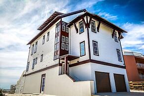 Kates Porch 7 Bedroom Holiday Home by Five Star Properties