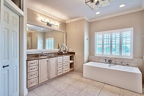 Ocean Escape 4 Bedroom Holiday Home by Five Star Properties