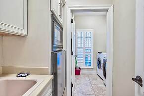 Ocean Escape 4 Bedroom Holiday Home by Five Star Properties