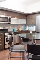 Toronto Queen Suites