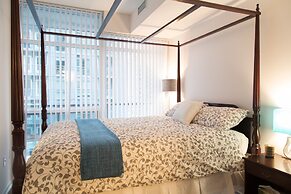 Toronto Queen Suites