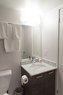 Toronto Queen Suites