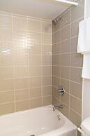 Toronto Queen Suites