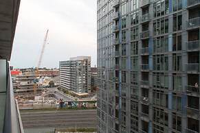 Toronto Queen Suites