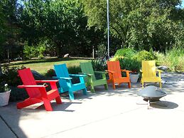 Loya's Little House Bed & Breakfast