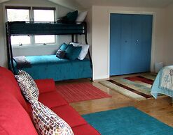 Loya's Little House Bed & Breakfast