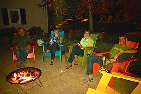 Loya's Little House Bed & Breakfast