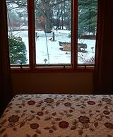 Loya's Little House Bed & Breakfast