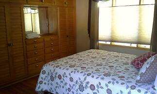 Loya's Little House Bed & Breakfast