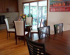 Loya's Little House Bed & Breakfast