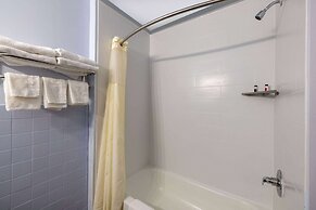 Travelodge by Wyndham Spirit Lake/Okoboji