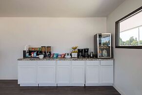 Travelodge by Wyndham Spirit Lake/Okoboji