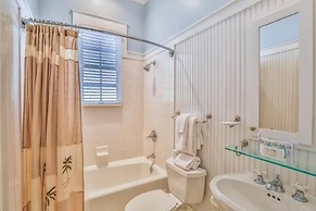 Bella Beach 5 Bedroom Holiday Home by Five Star Properties