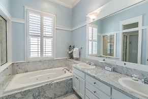 Bella Beach 5 Bedroom Holiday Home by Five Star Properties