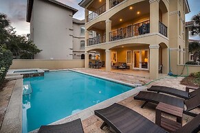 Bella Destina 5 Bedroom Holiday Home by Five Star Properties