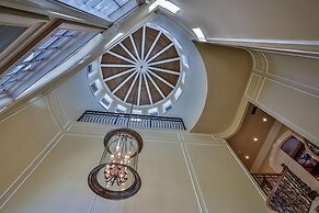 Bella Luna 4 Bedroom Holiday Home by Five Star Properties