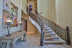 Bella Luna 4 Bedroom Holiday Home by Five Star Properties