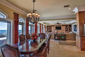 Bella Luna 4 Bedroom Holiday Home by Five Star Properties