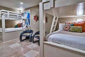 Bella Vizio 5 Bedroom Holiday Home by Five Star Properties