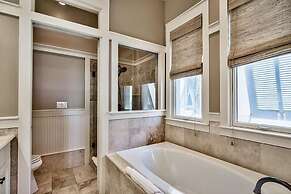 Bella Vizio 5 Bedroom Holiday Home by Five Star Properties