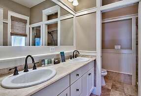 Bella Vizio 5 Bedroom Holiday Home by Five Star Properties