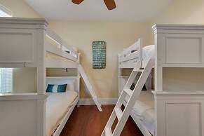 Beyond the Sea 5 Bedroom Holiday Home by Five Star Properties