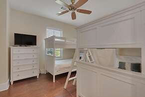 Beyond the Sea 5 Bedroom Holiday Home by Five Star Properties